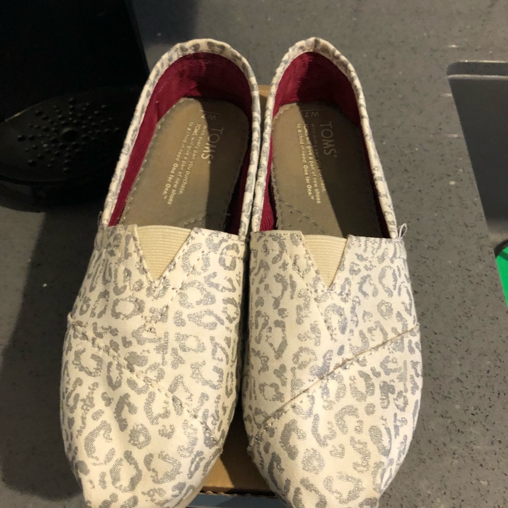 Toms size 7